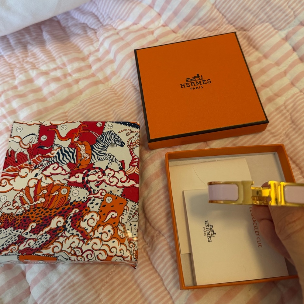 Hermes- pink bracelet (worn 2 or 3 times) comes with box - Picture 3 of 3